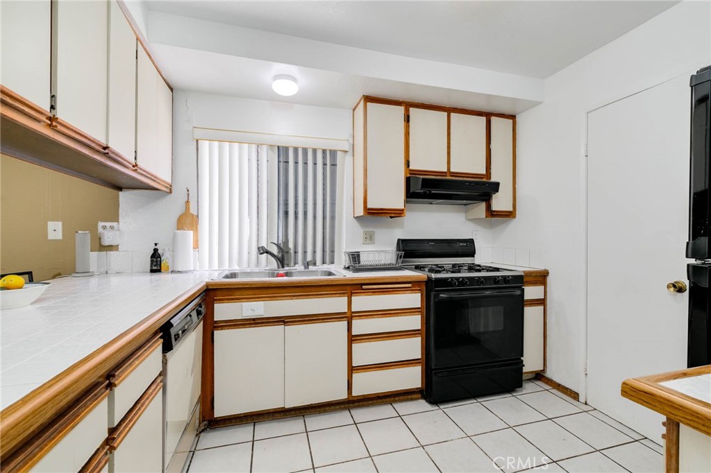 472 South Sherer Place Compton, CA 90220 - Photo 12 of 30