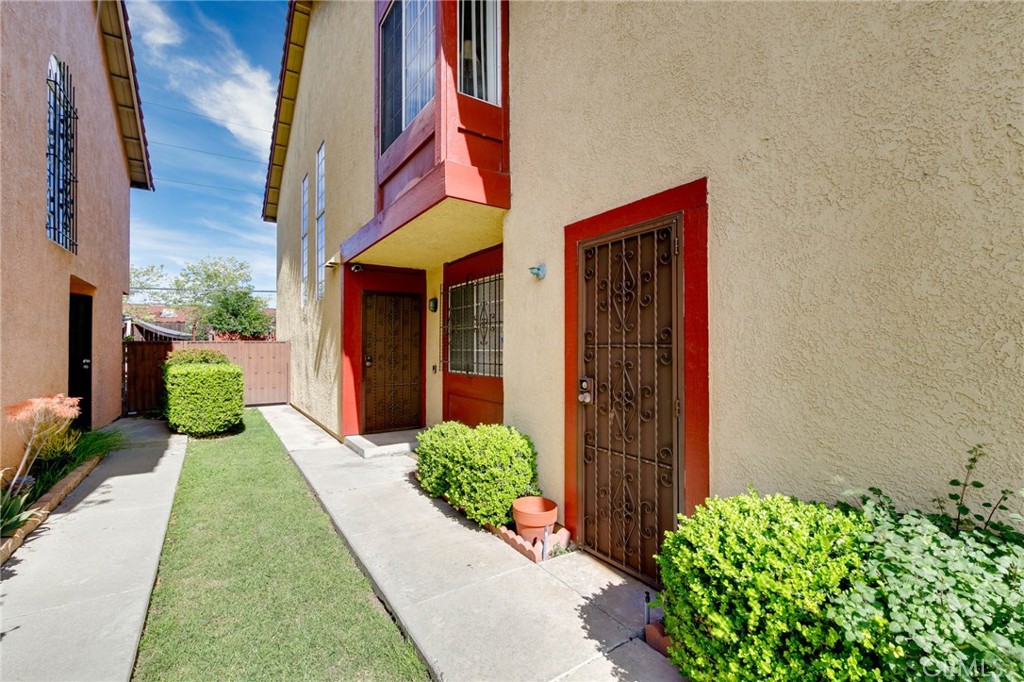 472 South Sherer Place Compton, CA 90220 - Photo 4 of 30