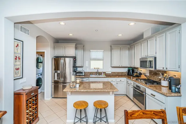 $3,925 | 2556 Escala Circle, San Diego, CA 92108