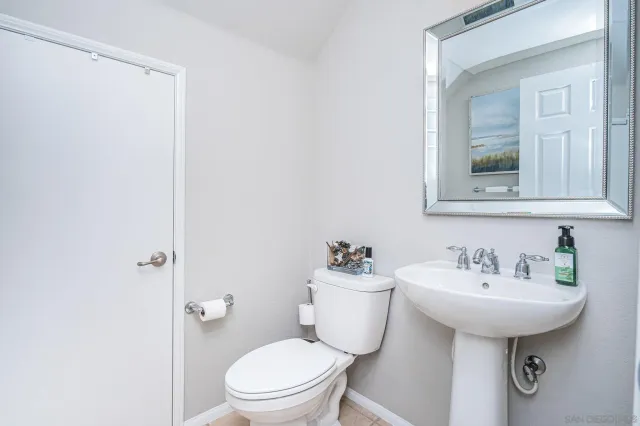 $3,925 | 2556 Escala Circle, San Diego, CA 92108