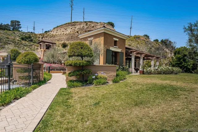 $3,925 | 2556 Escala Circle, San Diego, CA 92108
