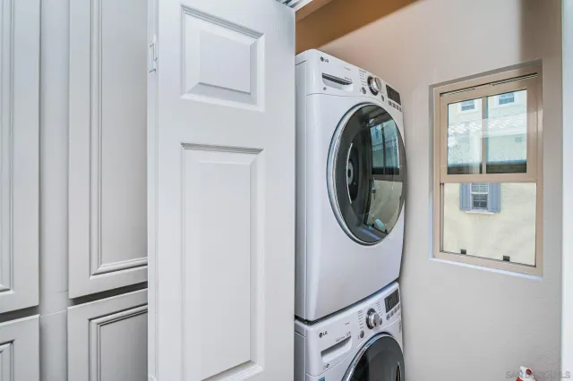 $3,925 | 2556 Escala Circle, San Diego, CA 92108