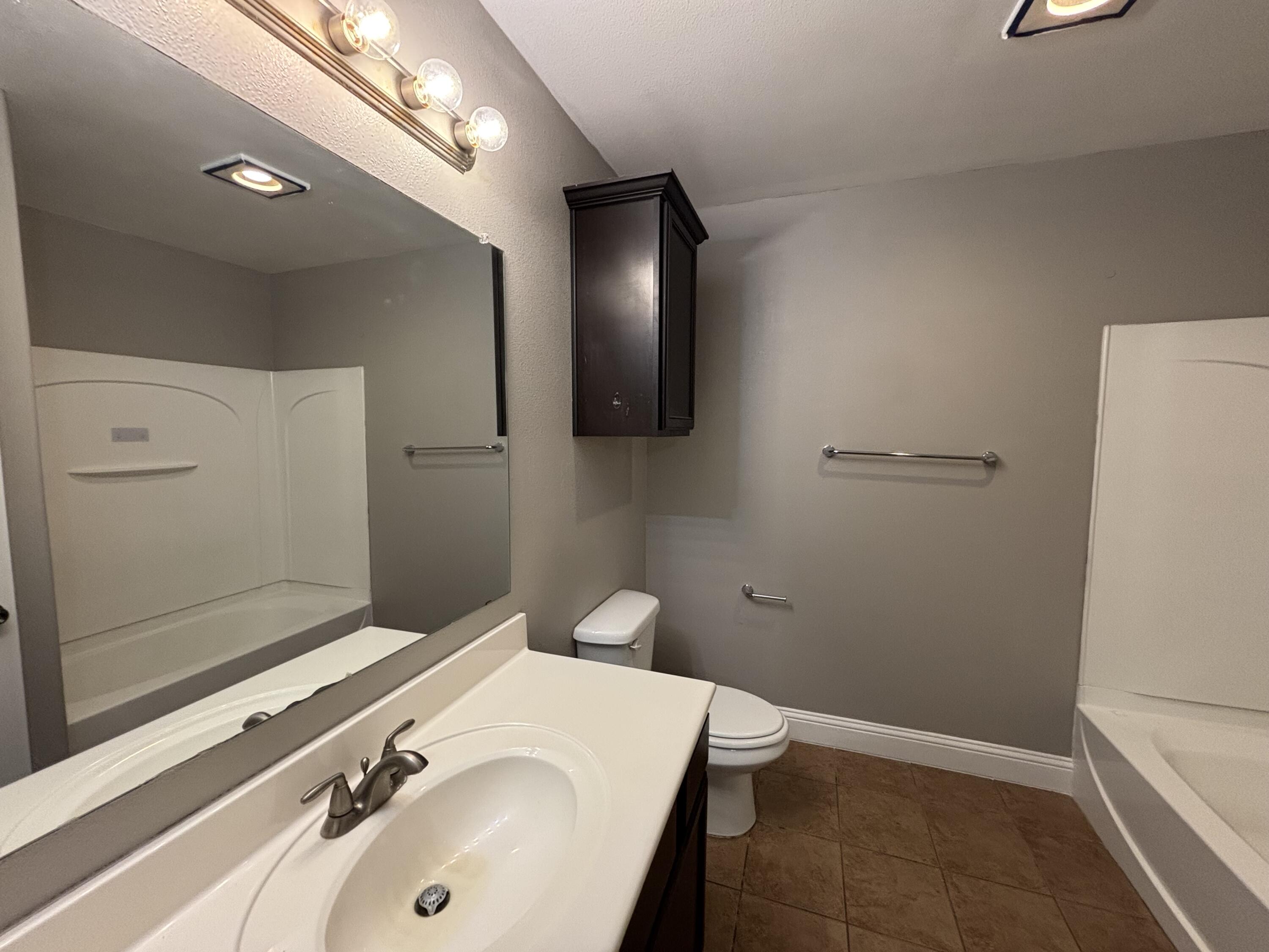 5534 111th Street Lubbock, TX 79424 - Photo 13 of 19 main bath