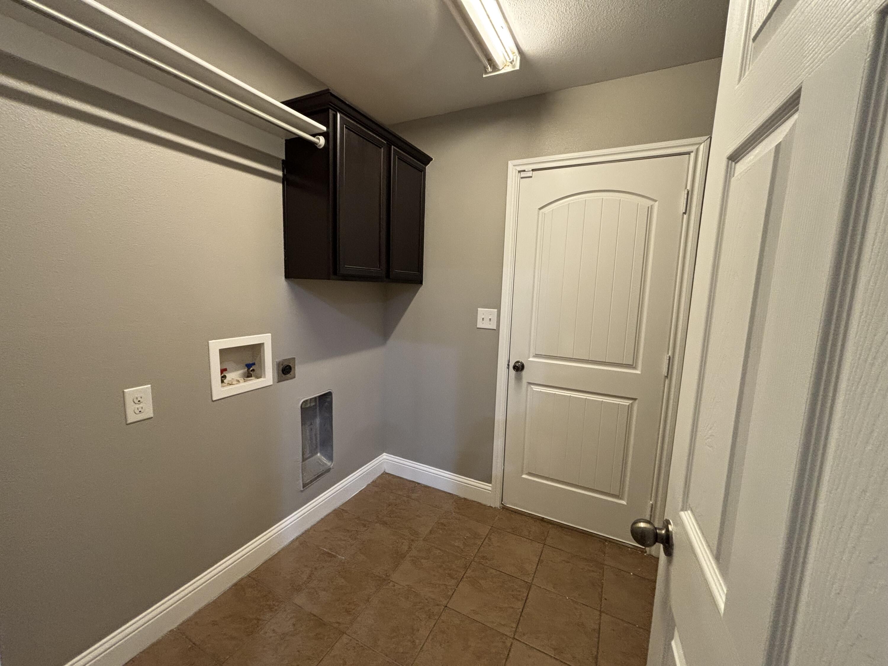 5534 111th Street Lubbock, TX 79424 - Photo 15 of 19 utility room