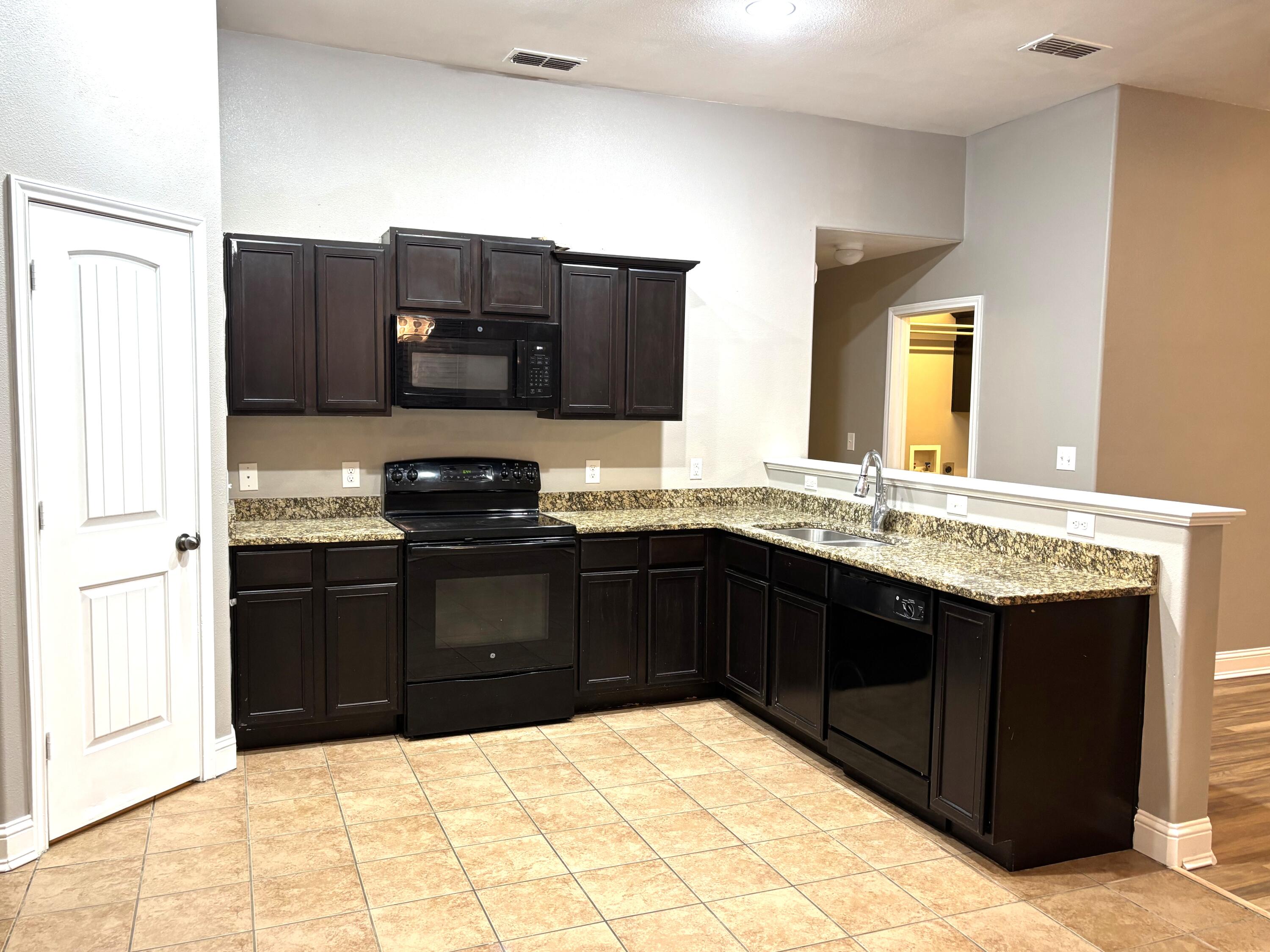 5534 111th Street Lubbock, TX 79424 - Photo 3 of 19 appliances