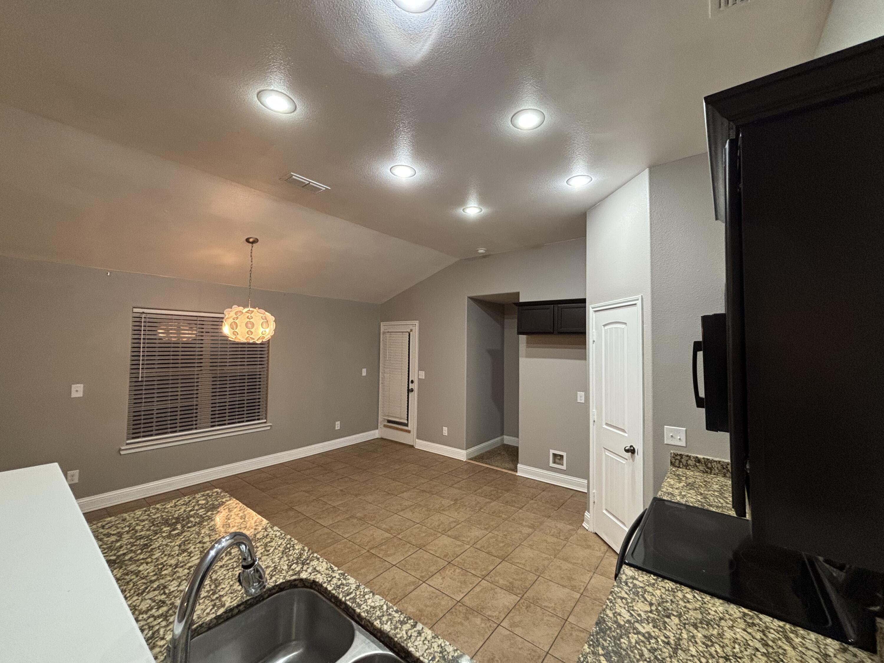 5534 111th Street Lubbock, TX 79424 - Photo 4 of 19 kitchen-view-2