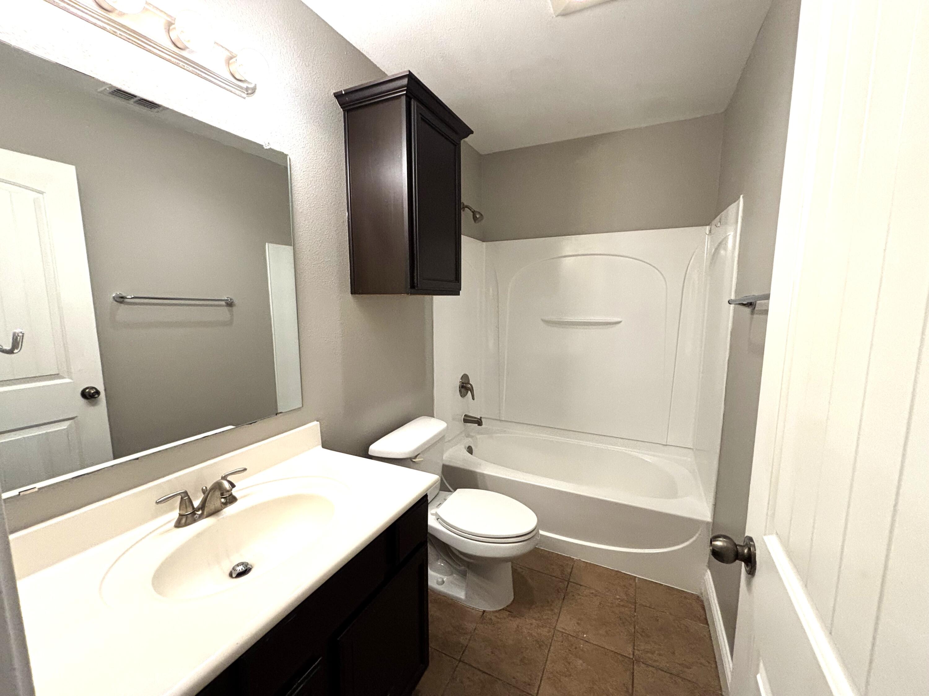 5534 111th Street Lubbock, TX 79424 - Photo 8 of 19 guest bath