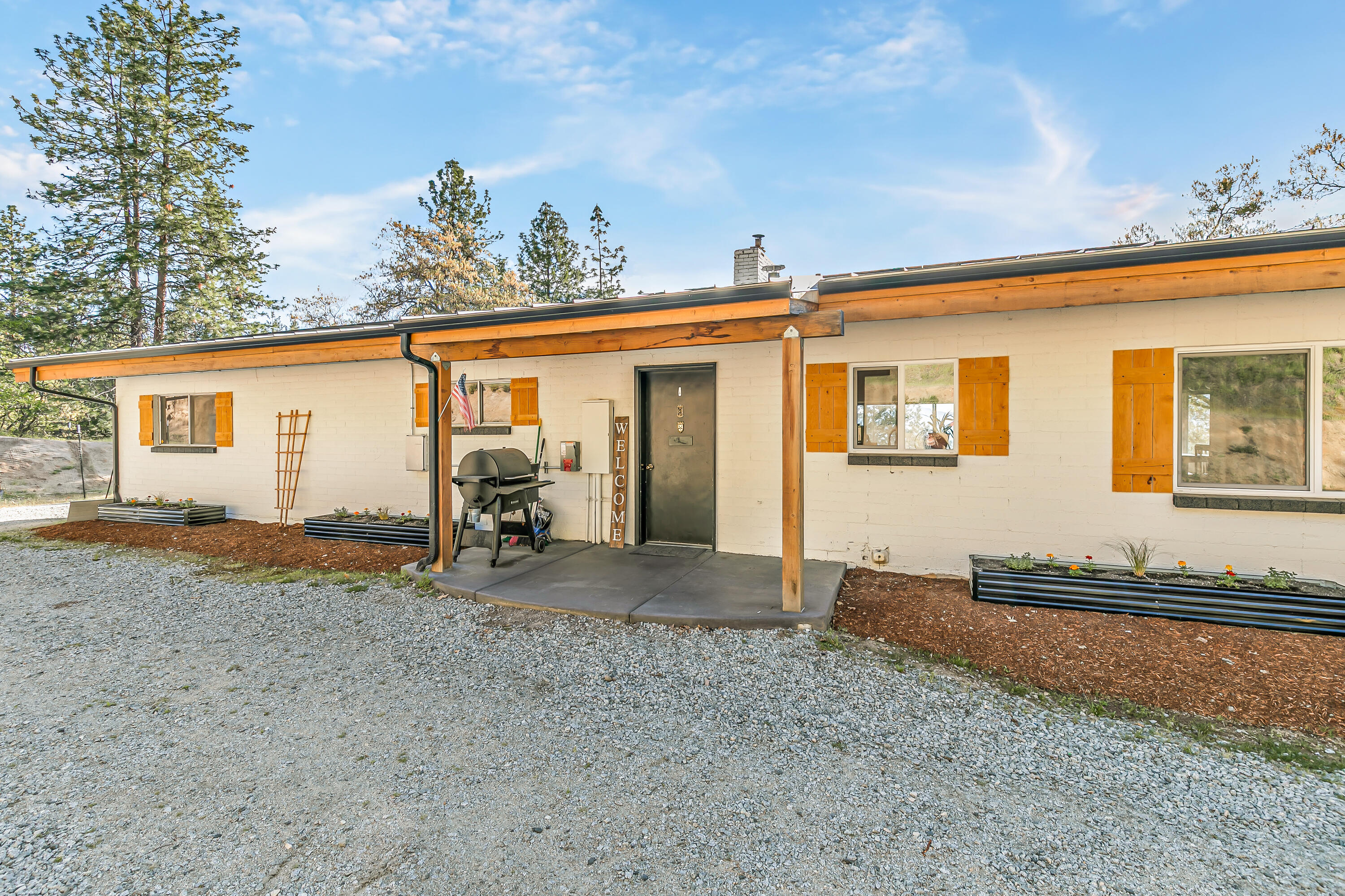 2555 Old Military Road Central Point, OR 97502 - Photo 24 of 31 9R9A4832