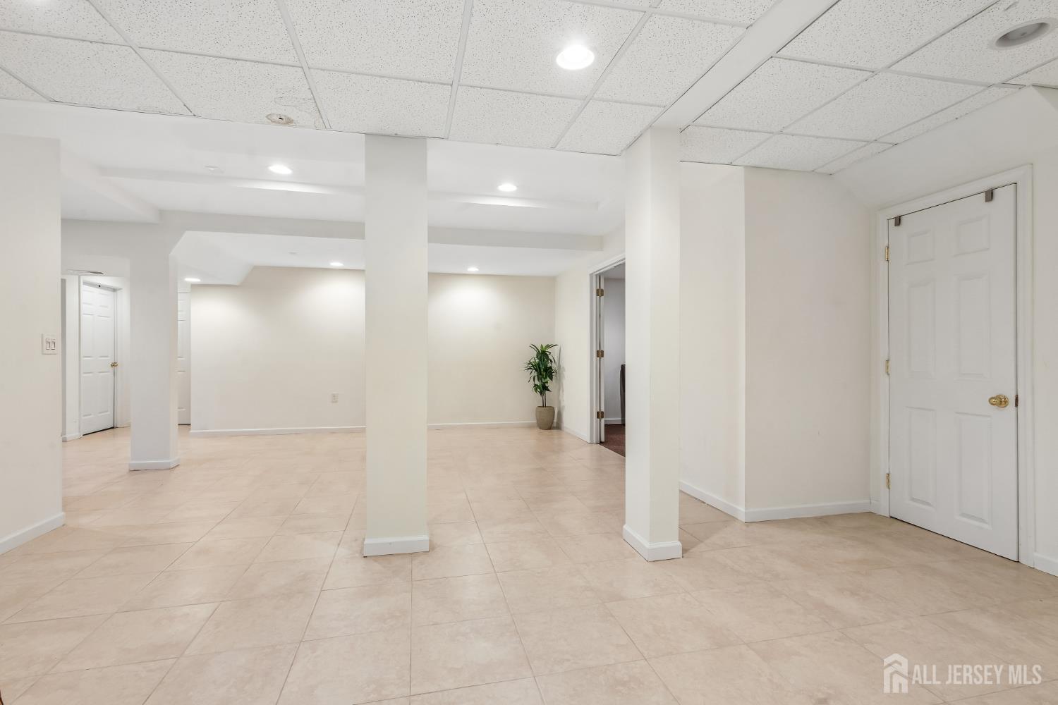 489 Plainfield Road Edison, NJ 08820 - Photo 31 of 39 a view of an empty room