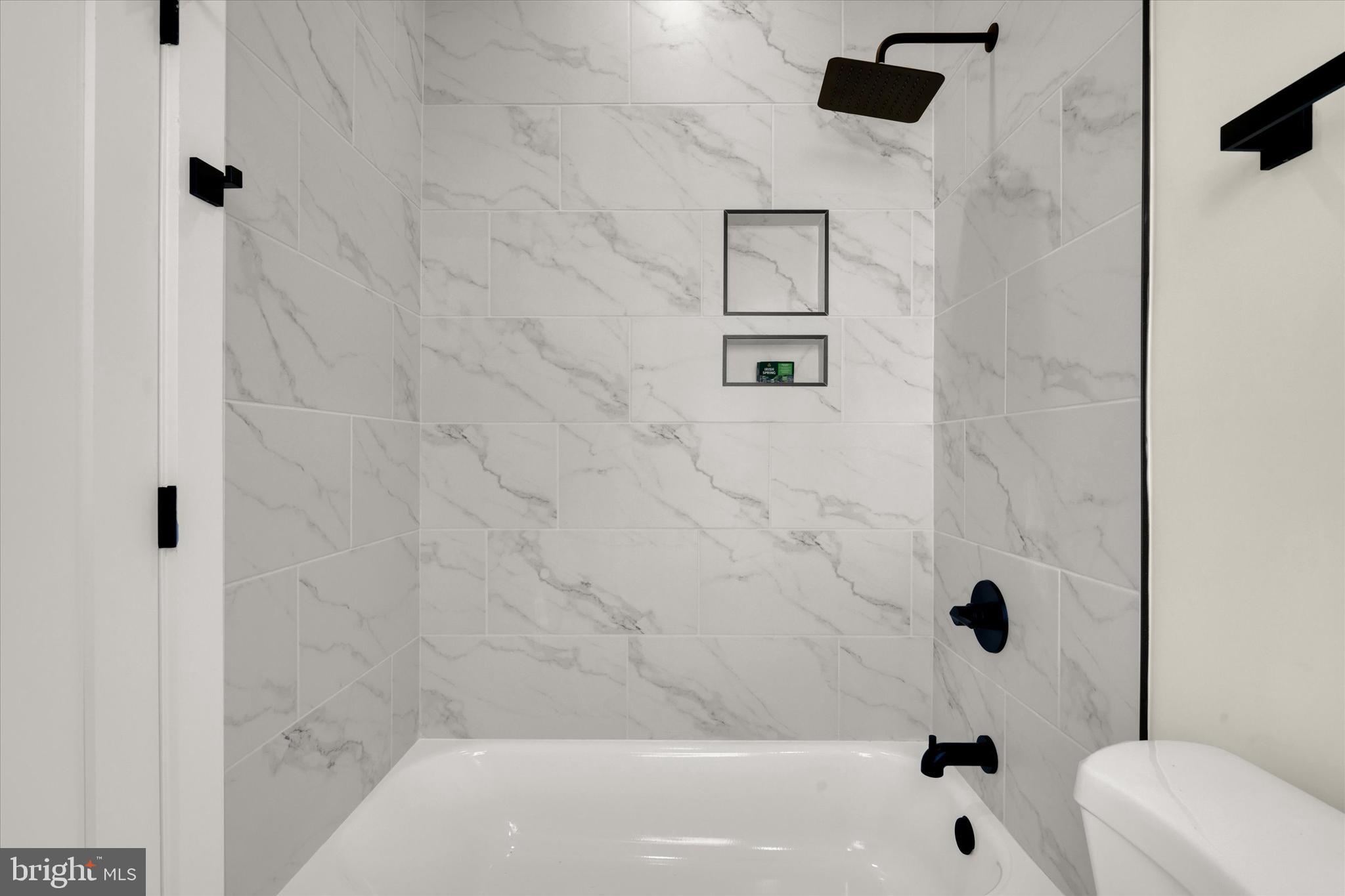 1915 Benning Road Northeast, Unit PH9 Washington, DC 20002 - Photo 11 of 20 a bathroom with a bathtub