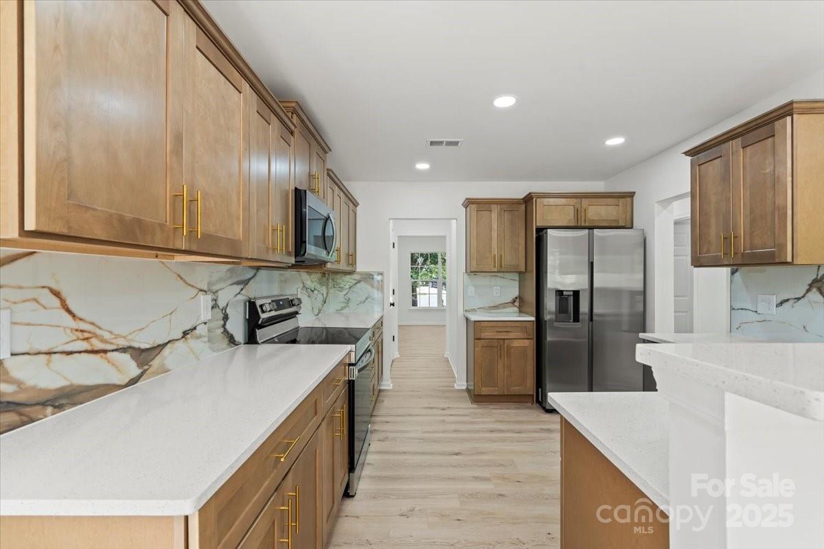 8347 Fox Swamp Road Charlotte, NC 28215 - Photo 11 of 25 Gallery Image 11