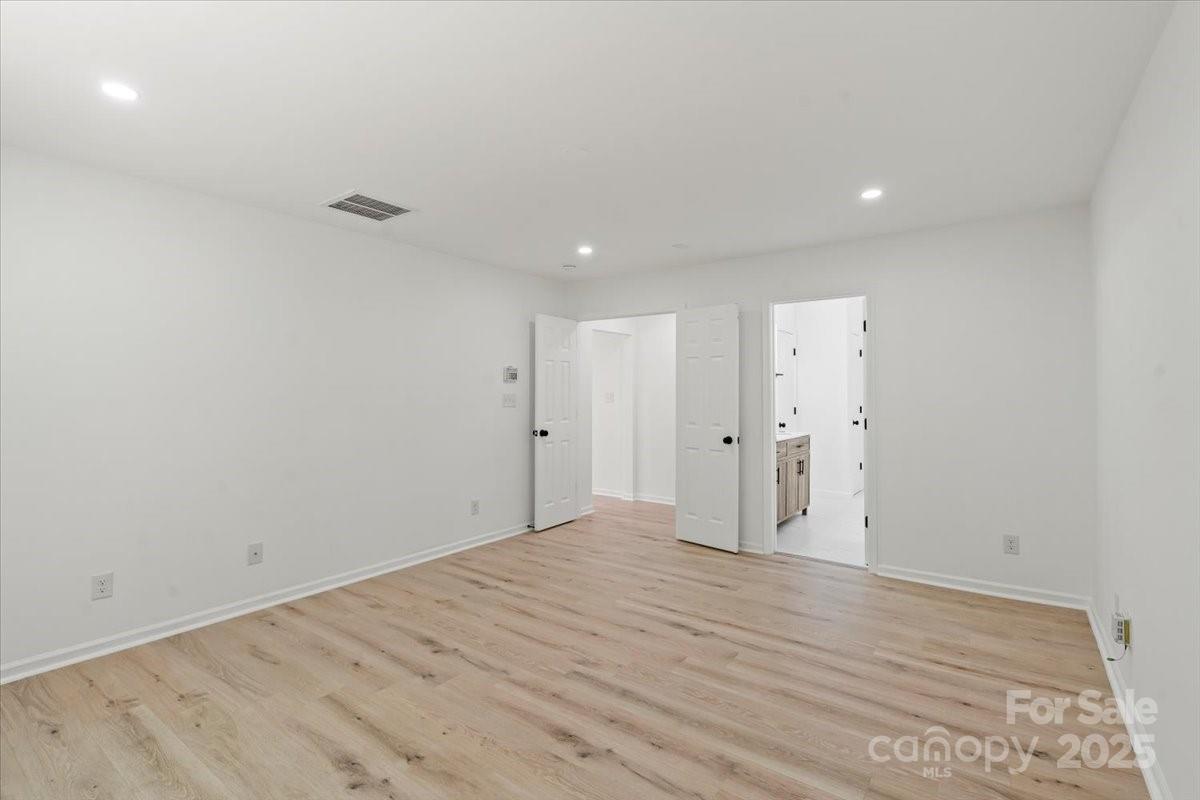 8347 Fox Swamp Road Charlotte, NC 28215 - Photo 18 of 25 Gallery Image 18