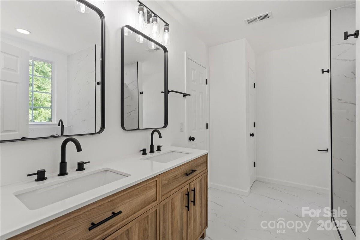 8347 Fox Swamp Road Charlotte, NC 28215 - Photo 19 of 25 Gallery Image 19