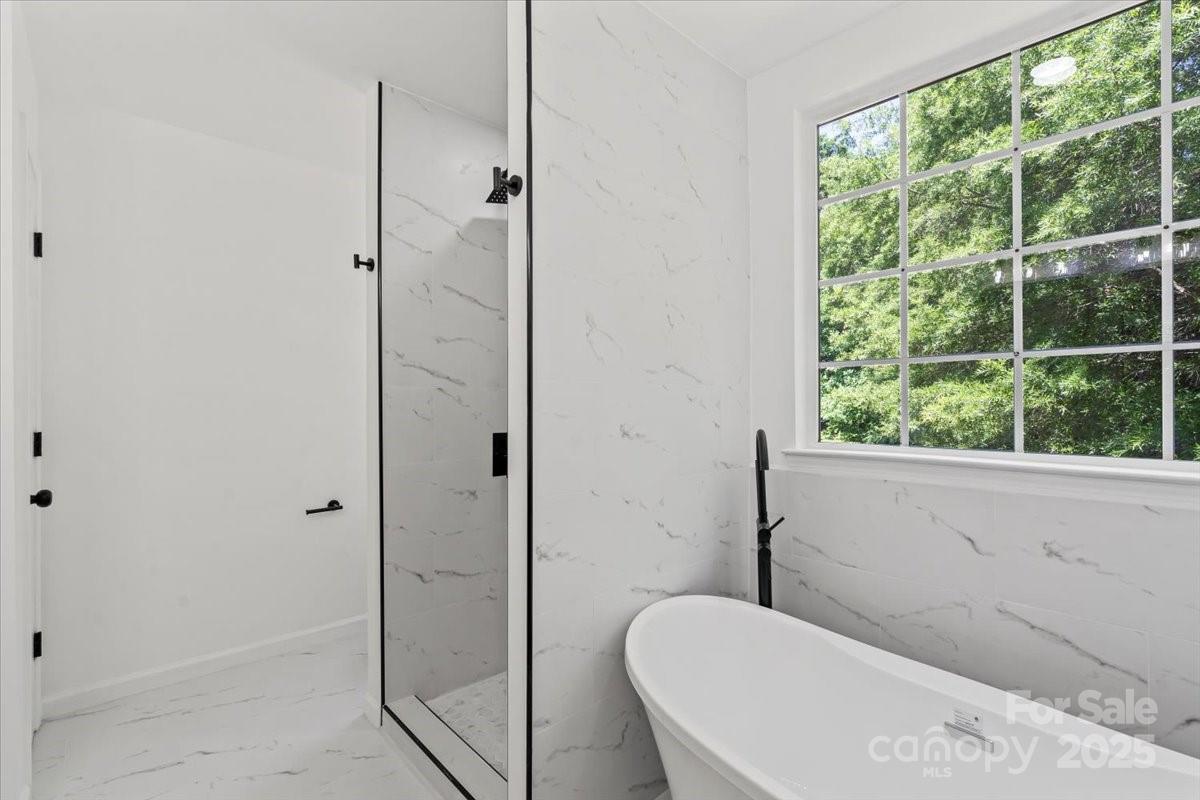 8347 Fox Swamp Road Charlotte, NC 28215 - Photo 21 of 25 Gallery Image 21
