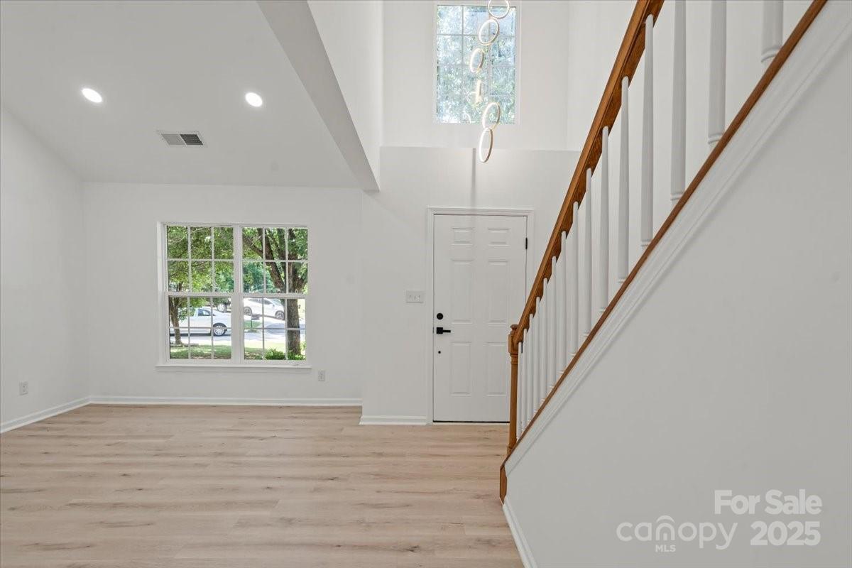 8347 Fox Swamp Road Charlotte, NC 28215 - Photo 3 of 25 Gallery Image 3