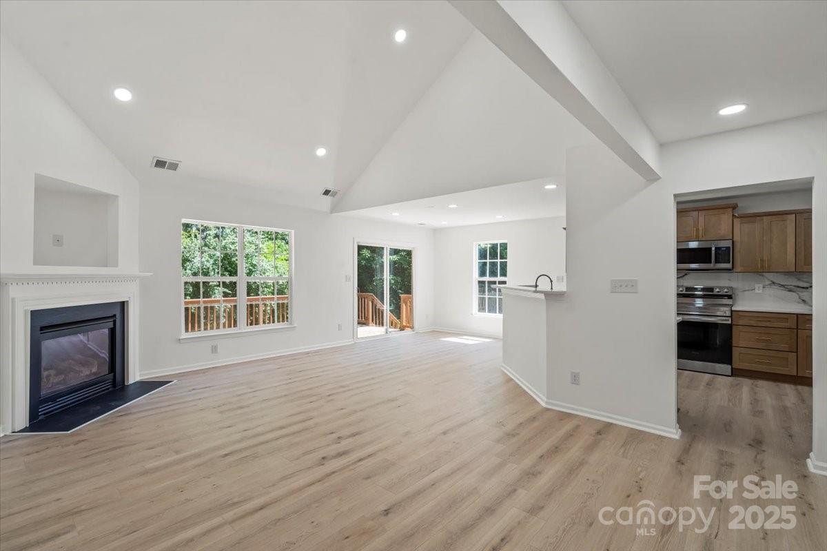 8347 Fox Swamp Road Charlotte, NC 28215 - Photo 6 of 25 Gallery Image 6