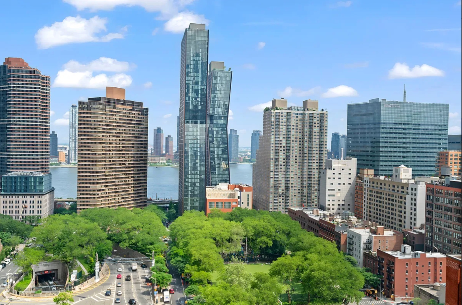 225 East 36th Street, Unit 5G Manhattan, NY 10016 - Photo 7 of 11 a multi story building with a yard