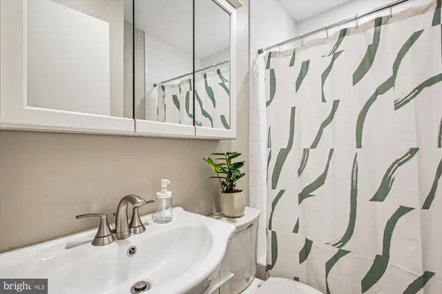 $455,000 | 692 Azalea Drive, Unit 6692, Rockville, MD 20850