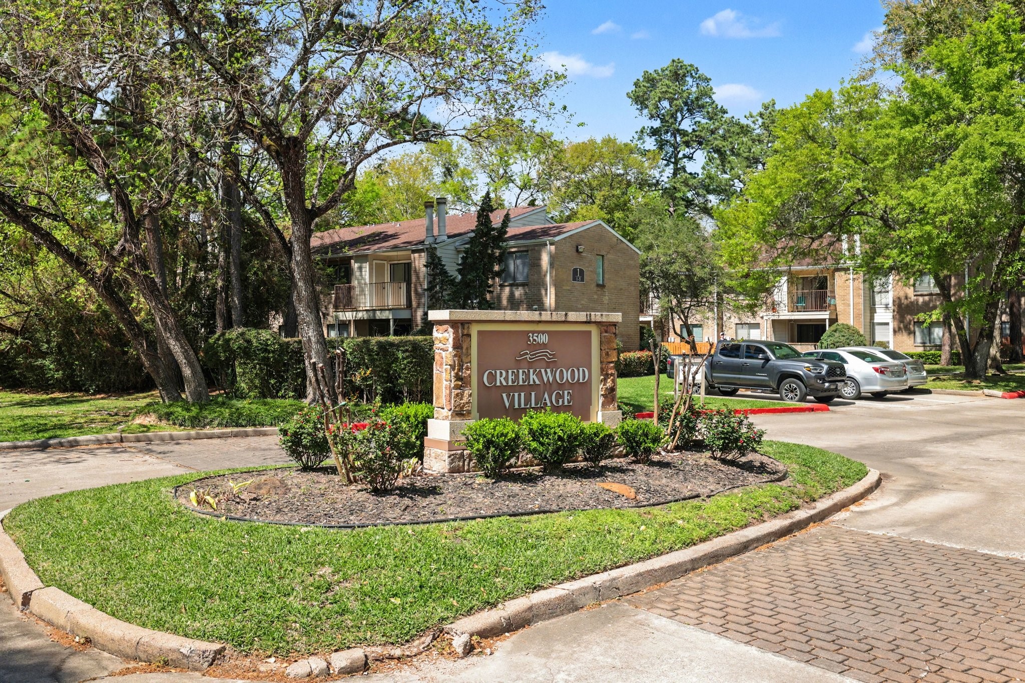 3500 Tangle Brush Drive, Unit 83 Spring, TX 77381 - Photo 3 of 17 Conveniently located less than five minutes from Market Street and The Woodlands Mall.