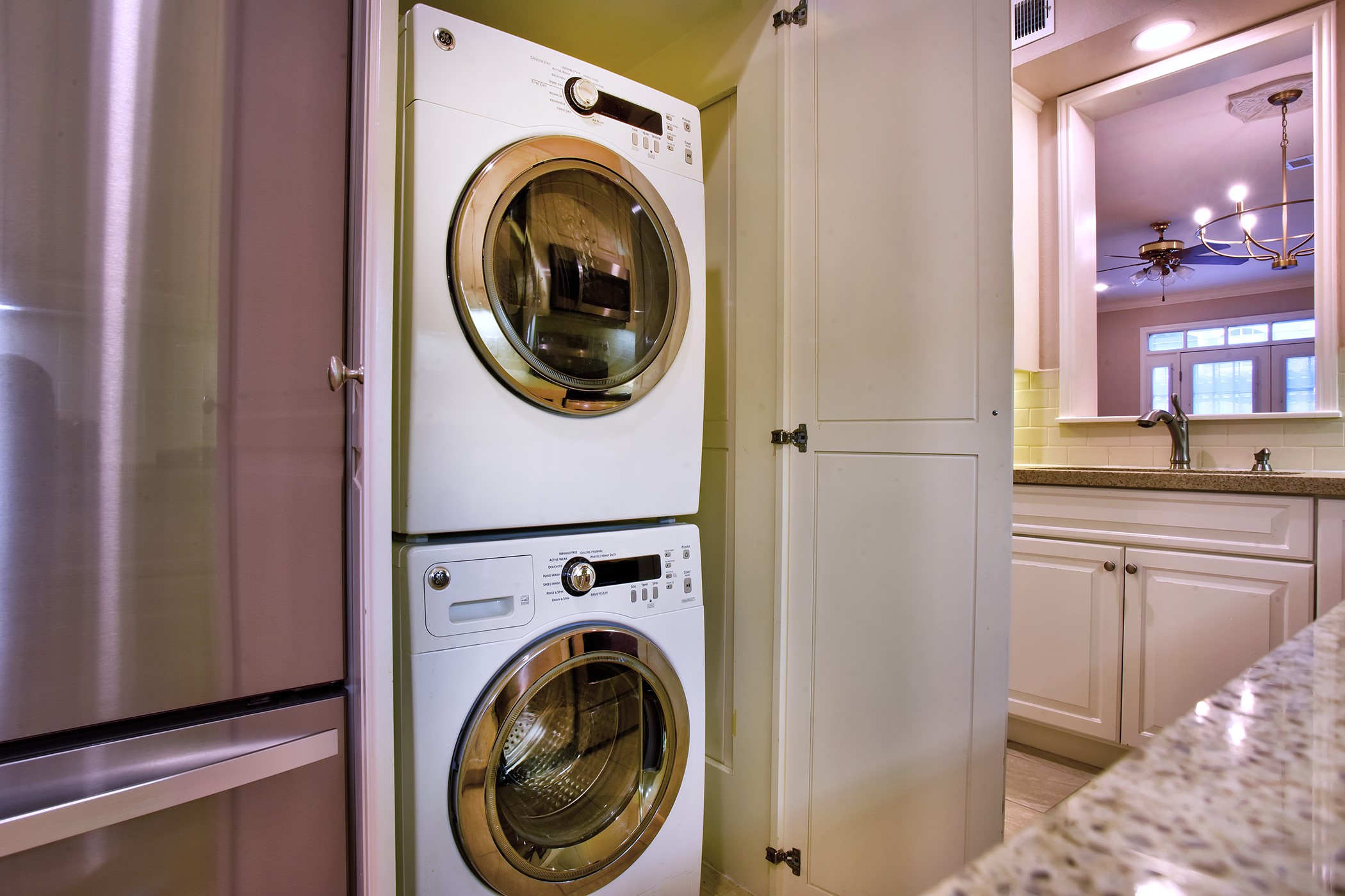 7441 Brompton Street Houston, TX 77025 - Photo 18 of 21 a utility room with dryer and washer