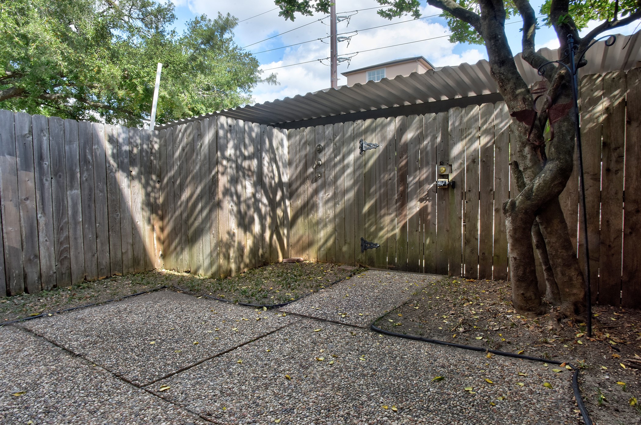 7441 Brompton Street Houston, TX 77025 - Photo 20 of 21 a backyard of a house with lots of green space