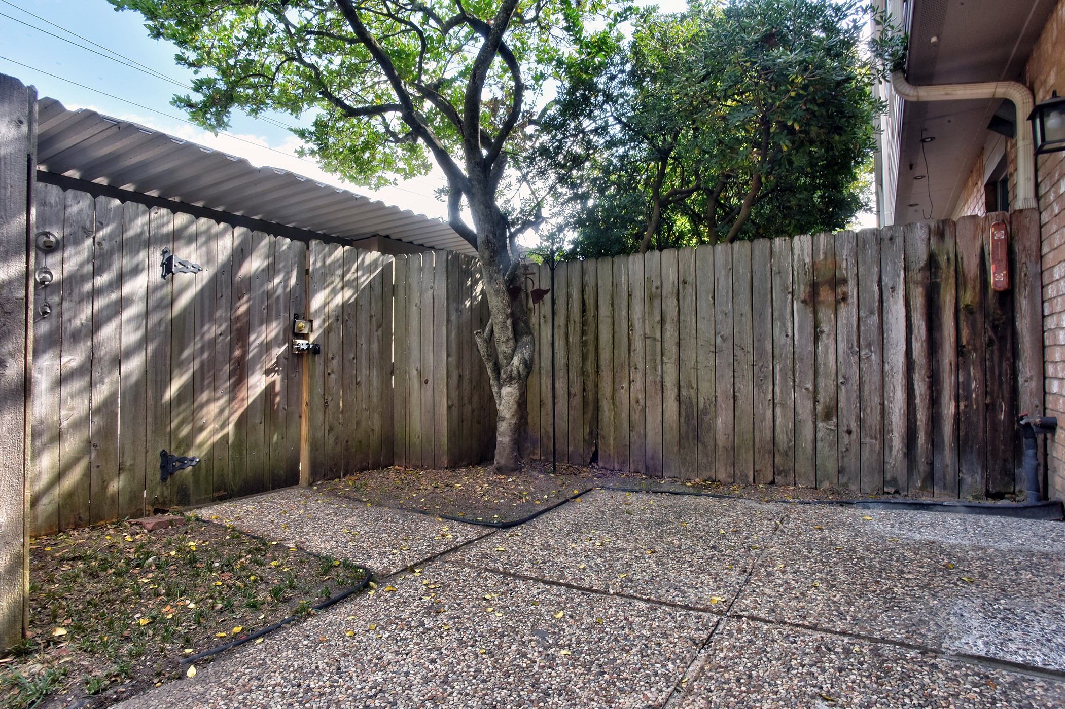 7441 Brompton Street Houston, TX 77025 - Photo 21 of 21 a view of wooden fence