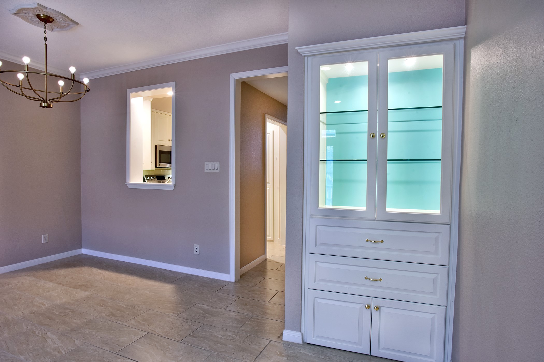 7441 Brompton Street Houston, TX 77025 - Photo 7 of 21 a view of an entryway with a window