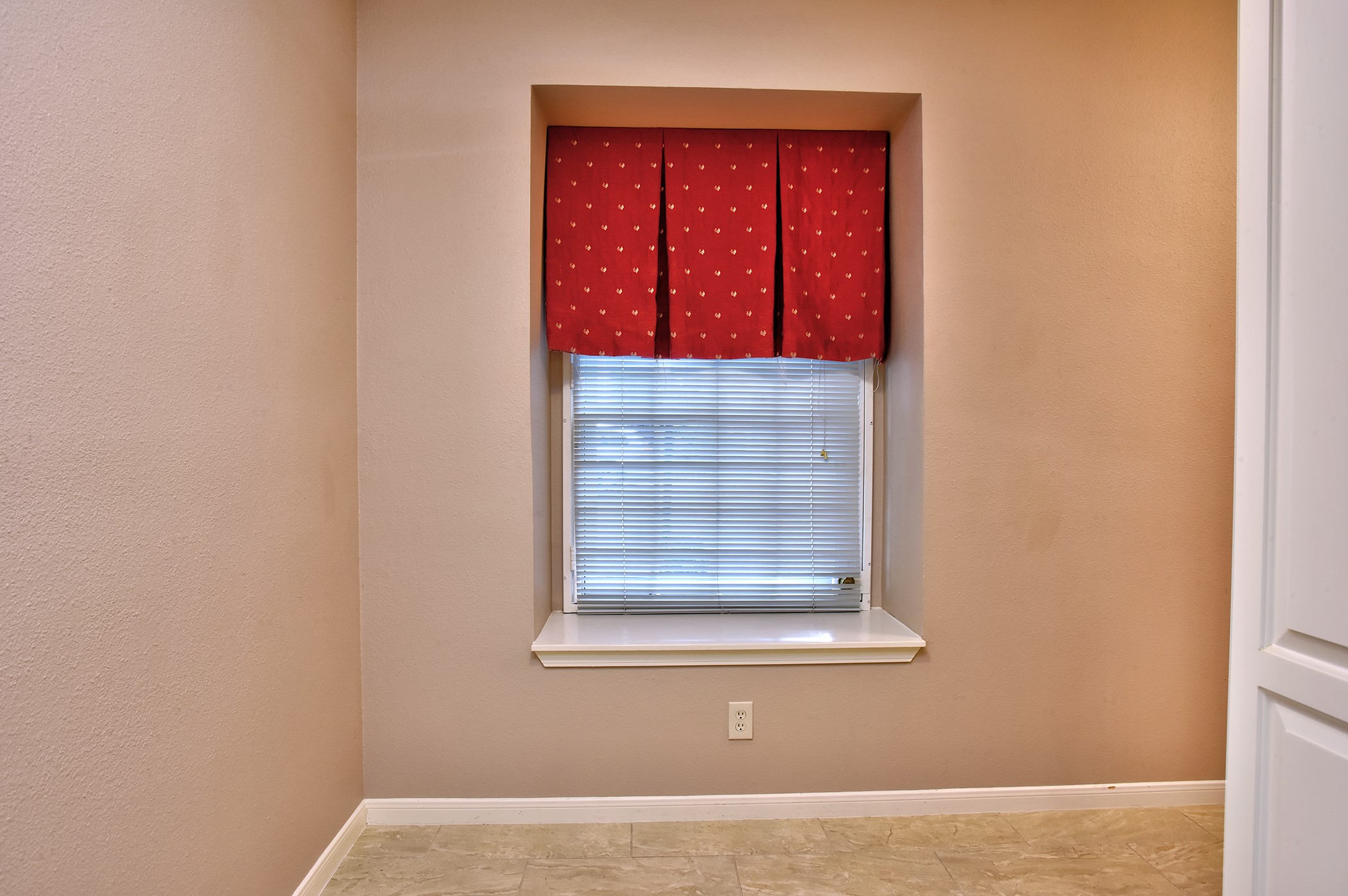 7441 Brompton Street Houston, TX 77025 - Photo 10 of 21 a view of staircase