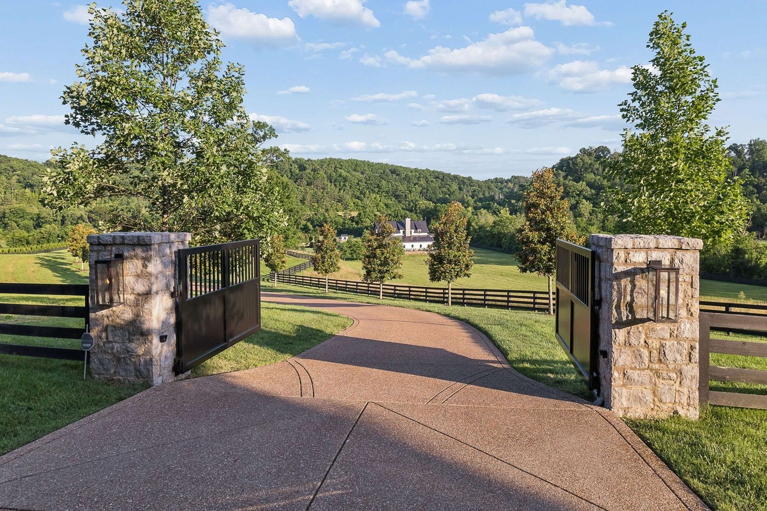 5747 Garrison Road Franklin, TN 37064 - Photo 2 of 46 Gallery Image 2