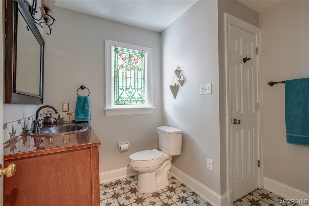 14307 Chimney House Road Midlothian, VA 23112 - Photo 29 of 50 1st floor full bathroom