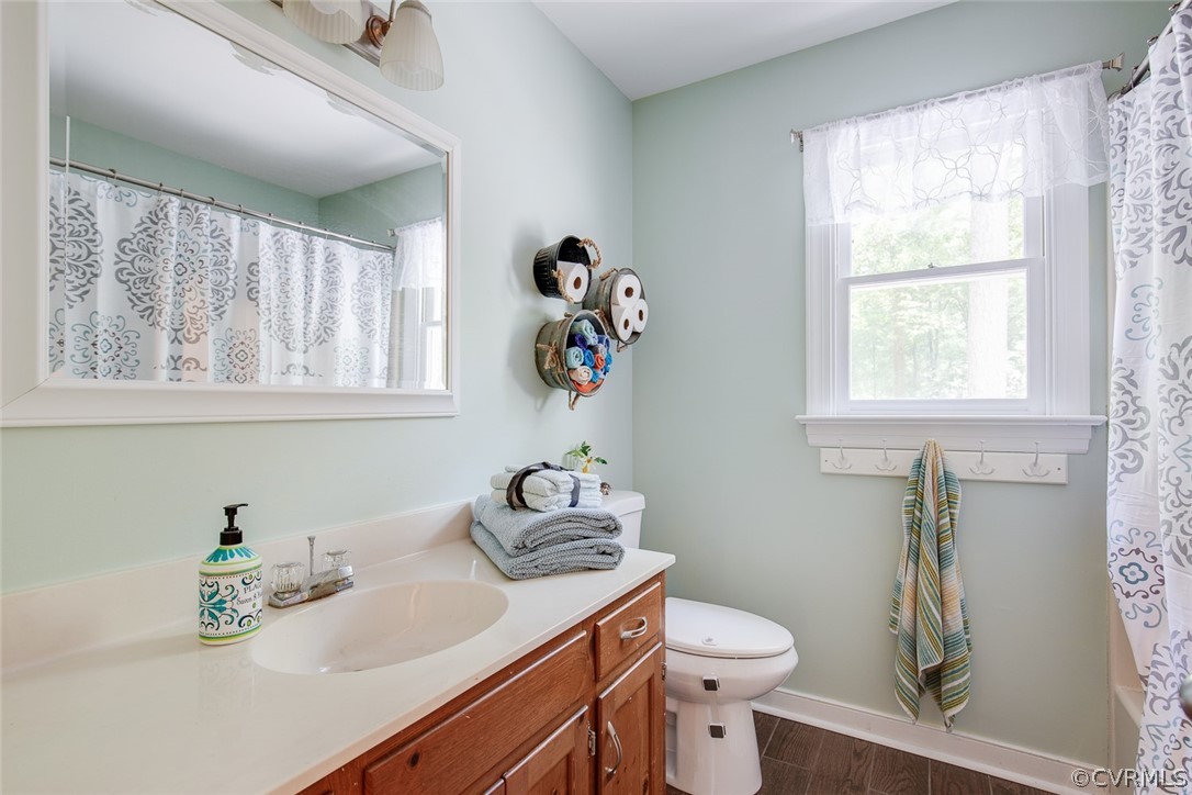 14307 Chimney House Road Midlothian, VA 23112 - Photo 43 of 50 2nd floor hall bathroom with tub/shower