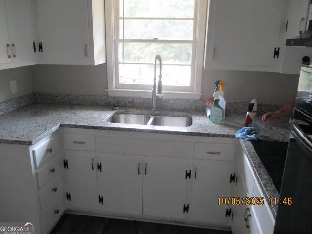 a close view of sink and tap