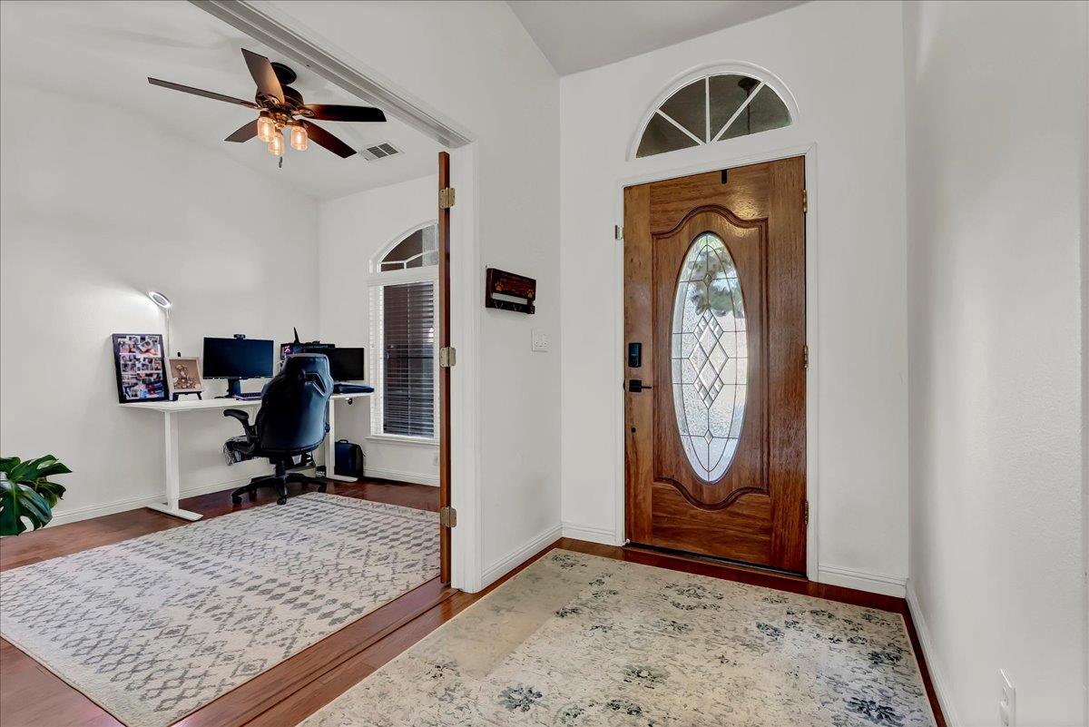 695 Crescent Lane Lemoore, CA 93245 - Photo 13 of 51 a view of living room