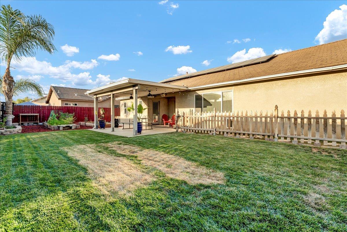 695 Crescent Lane Lemoore, CA 93245 - Photo 46 of 51 a view of a porch with a backyard