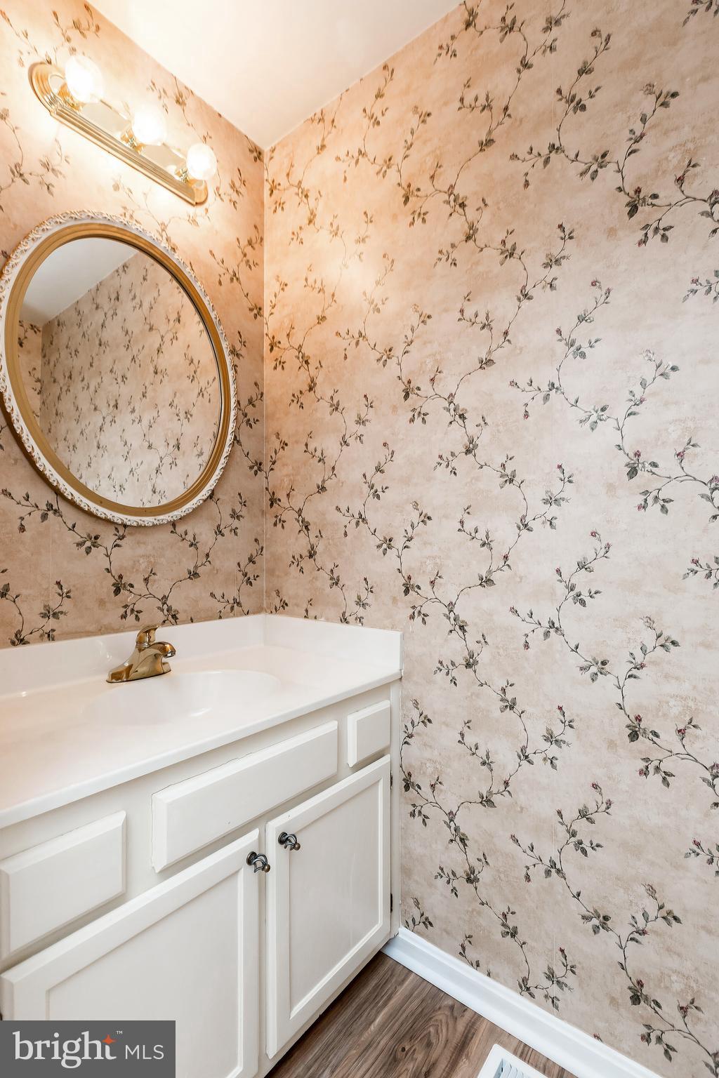 15128 Callohan Court Silver Spring, MD 20906 - Photo 4 of 37 Main level half bath
