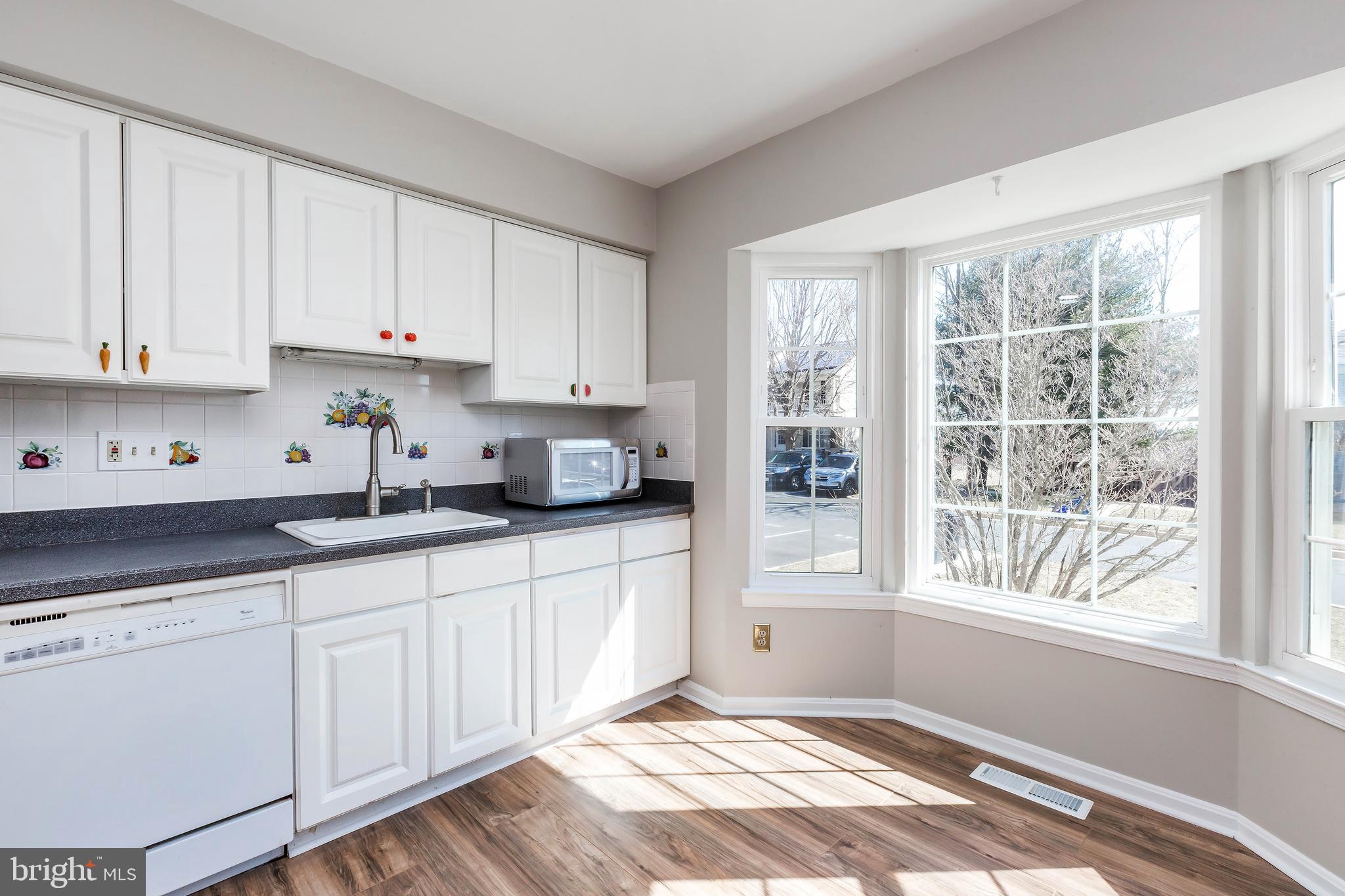 15128 Callohan Court Silver Spring, MD 20906 - Photo 5 of 37 Spacious kitchen