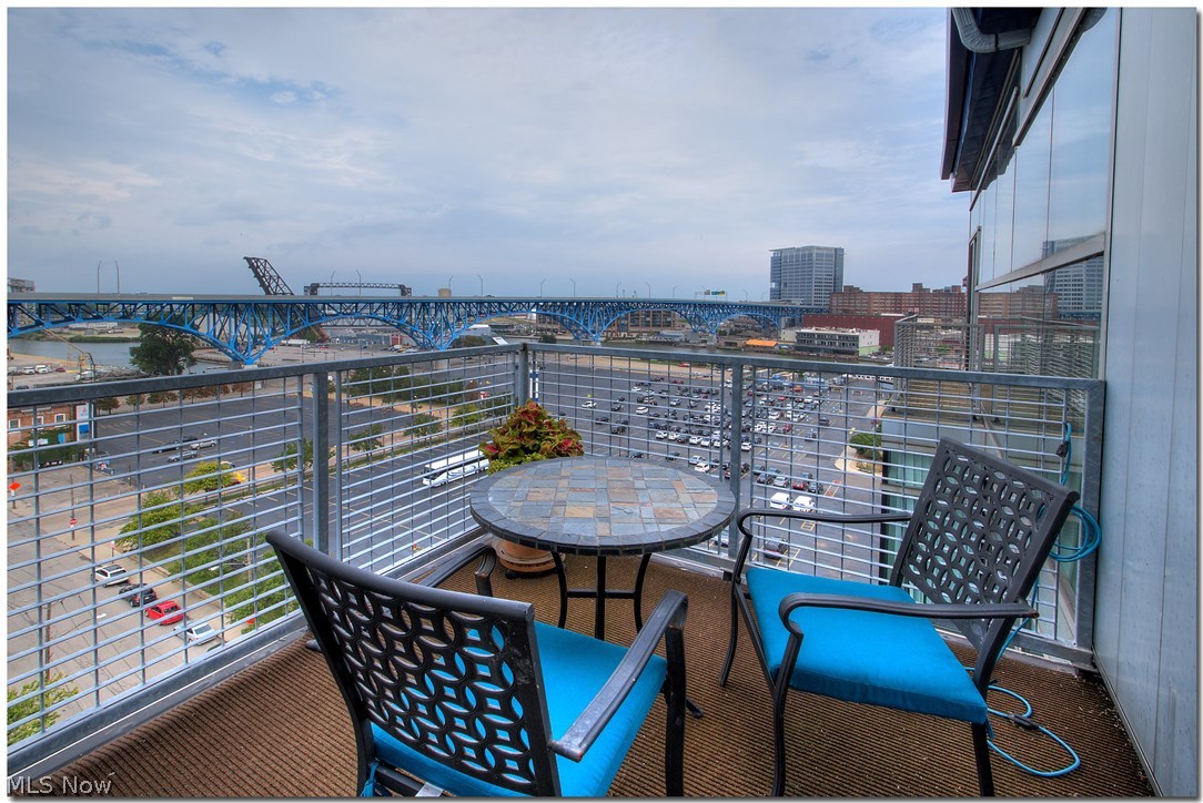 1237 Washington Avenue, Unit 1209 Cleveland, OH 44113 - Photo 13 of 33 main level balcony is perfect for morning coffee