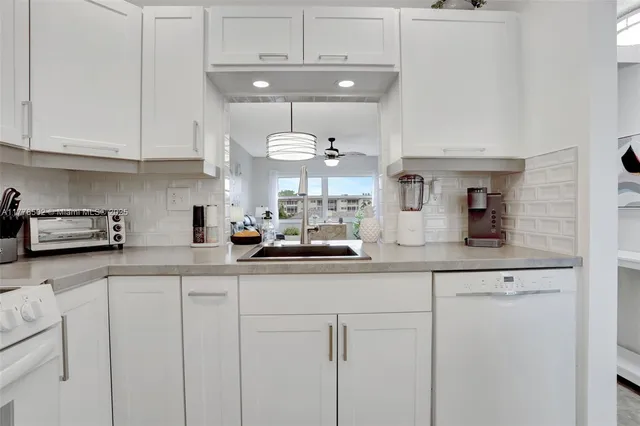 $109,900 | 3406 Northwest 49th Avenue, Unit 507, Lauderdale Lakes, FL 33319