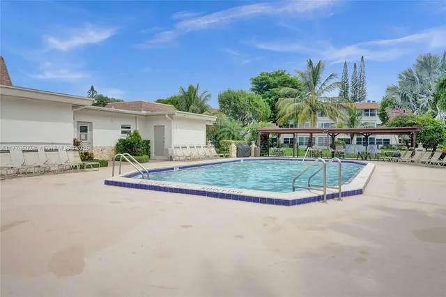 $109,900 | 3406 Northwest 49th Avenue, Unit 507, Lauderdale Lakes, FL 33319