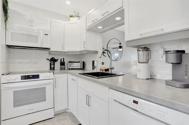 $109,900 | 3406 Northwest 49th Avenue, Unit 507, Lauderdale Lakes, FL 33319