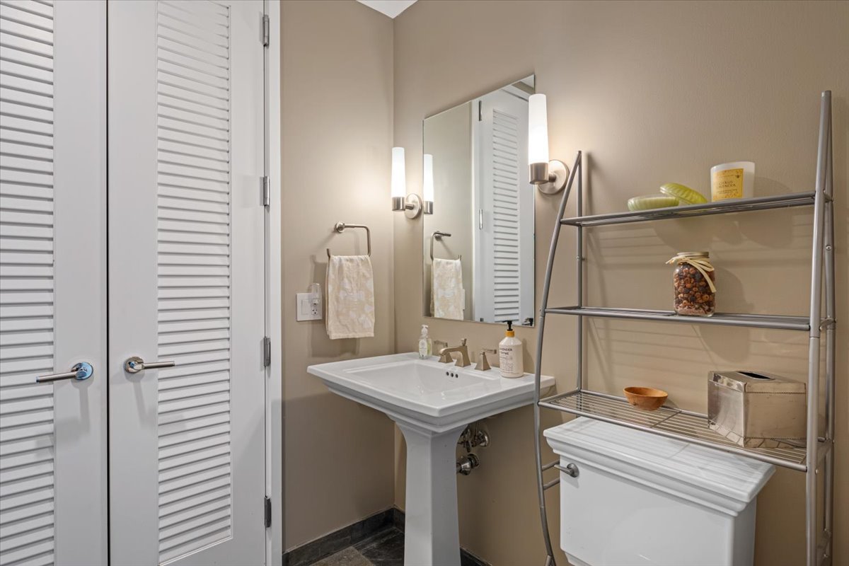 401 North Wabash Avenue, Unit 69F Chicago, IL 60611 - Photo 7 of 35 a bathroom with a sink a toilet and shower