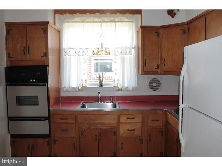 907 Murdoch Road Philadelphia, PA 19150 - Photo 5 of 13 Kitchen