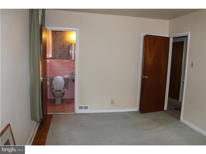 907 Murdoch Road Philadelphia, PA 19150 - Photo 6 of 13 Bedroom - Main