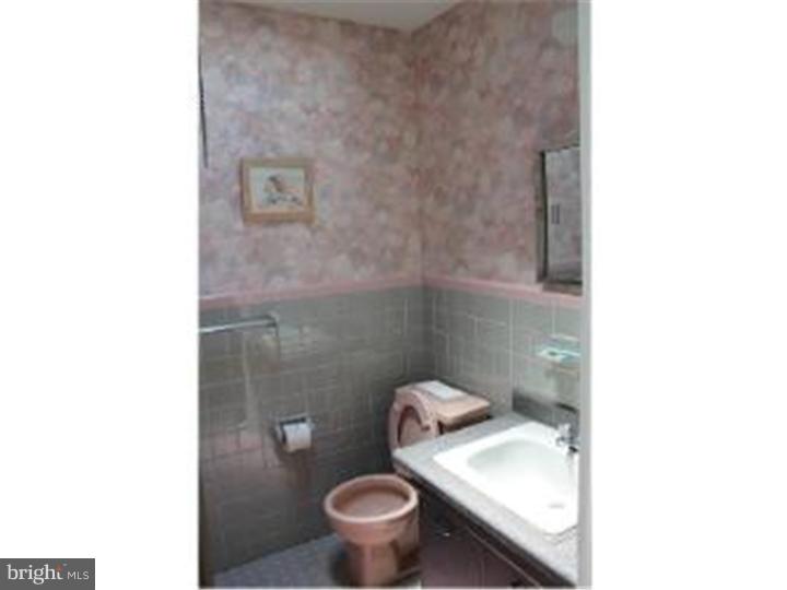 907 Murdoch Road Philadelphia, PA 19150 - Photo 9 of 13 Bathroom