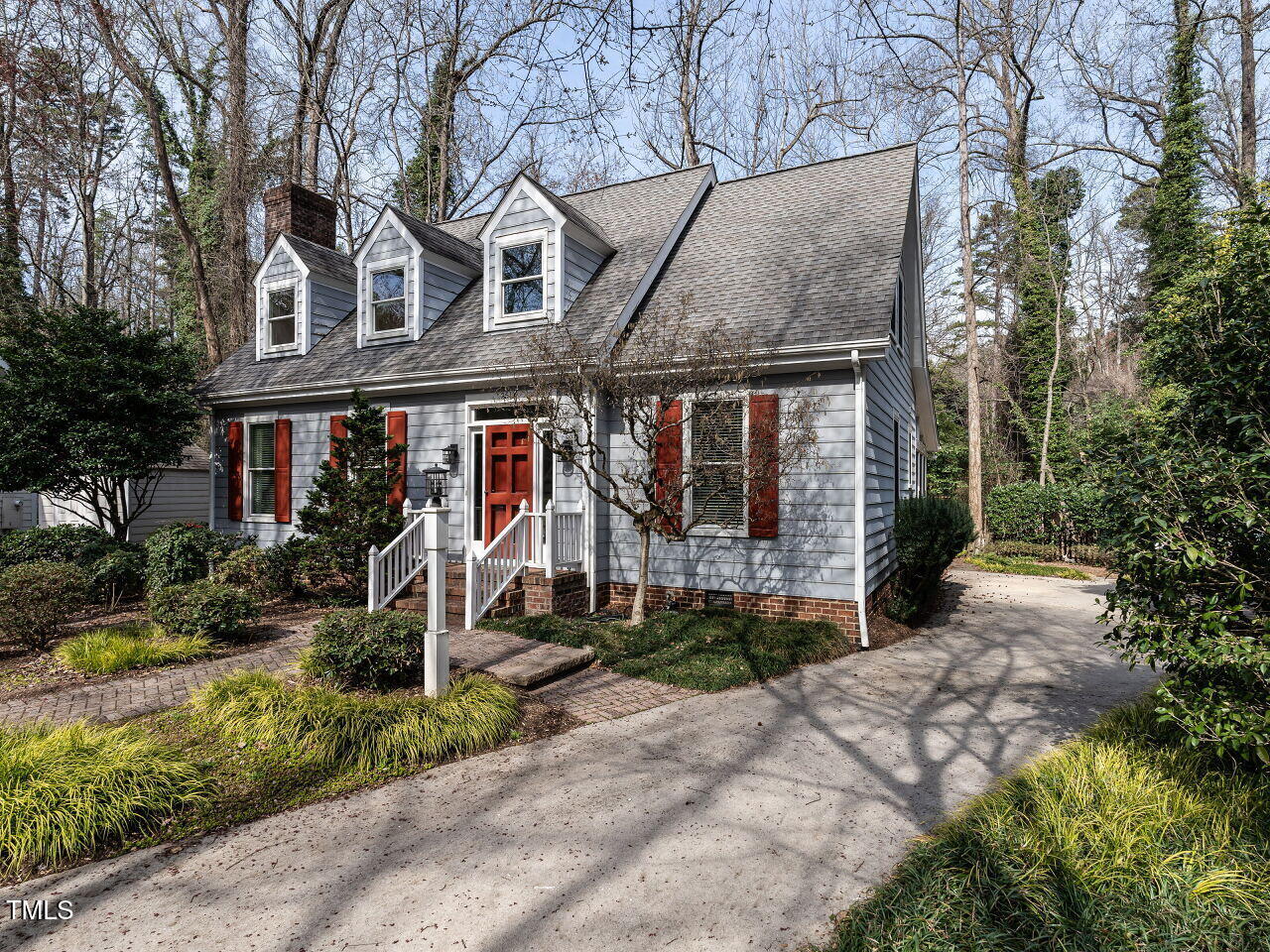 2512 Winterbury Court Raleigh, NC 27607 - Photo 2 of 34 002-1280x960-front