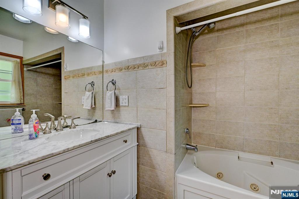 2 Pembroke Court Oak Ridge, NJ 07438 - Photo 17 of 28 Gallery Image 17