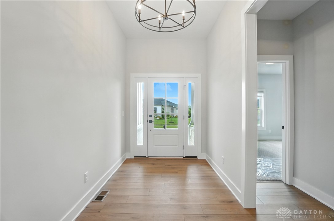 9333 Rochelle Lane Dayton, OH 45458 - Photo 4 of 55
