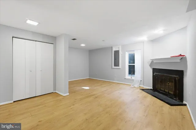 $560,000 | 14187 Royal Oak Lane, Centreville, VA 20120