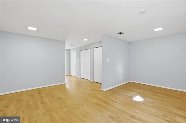 $560,000 | 14187 Royal Oak Lane, Centreville, VA 20120