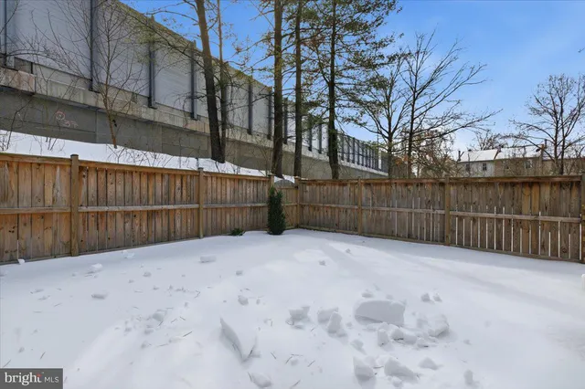 $560,000 | 14187 Royal Oak Lane, Centreville, VA 20120